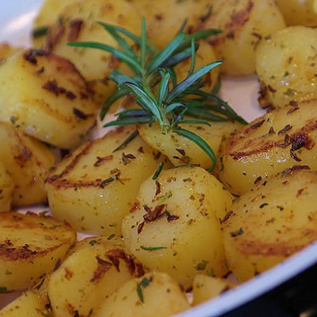 crispy-lemon-greek-potatoes